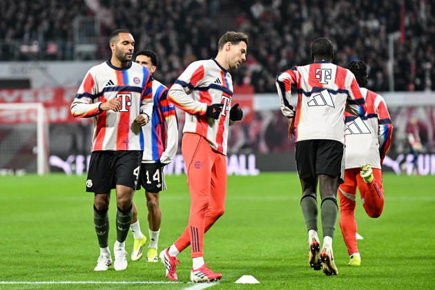 Fußball I Herren I Saison 2025-2026 I Bundesliga I 18. Spieltag I RB Leipzig - FC Bayern München I 17.01.2026 Jonathan Tah (4, FC Bayern München) (l.) und Leon Goretzka (8, FC Bayern München) (m.) beim Warmup Leipzig Red Bull Arena Sachsen Deutschland Copyright: xLobeca InesxHähnelx