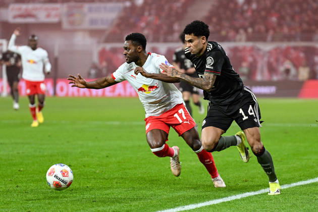 Fußball I Herren I Saison 2025-2026 I Bundesliga I 18. Spieltag I RB Leipzig - FC Bayern München I 17.01.2026 Zweikampf Ridle Baku (17, RB Leipzig) und Luis Diaz (14, FC Bayern München) Leipzig Red Bull Arena Sachsen Deutschland Copyright: xLobeca InesxHähnelx