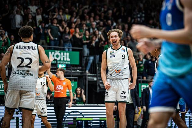 Marco Hollersbacher (Gladiators Trier) jubelt, Vet Concept Gladiators Trier vs Skyliners Frankfurt, Basketball, easyCredit BBL, 16. Spieltag, Saison 2025 2026, 17.01.2026 Vet Concept Gladiators Trier vs Skyliners Frankfurt, Basketball, easyCredit BBL, 16. Spieltag, Saison 2025 2026, 17.01.2026 Copyright: xEibner-Pressefoto AlexanderxNeisx EP_ANS