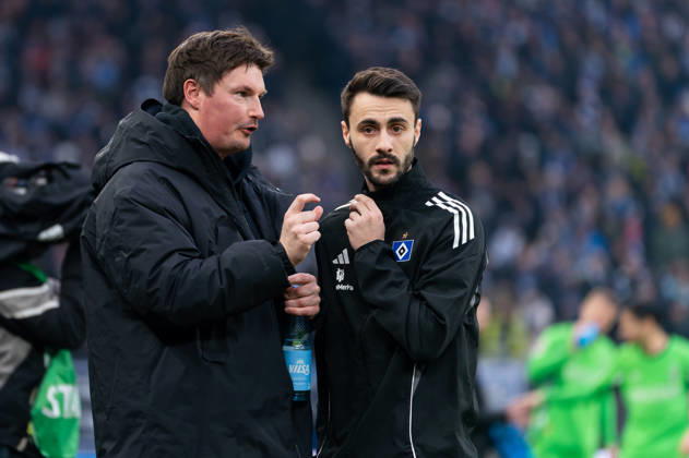 Merlin Polzin (Hamburger SV, Trainer) mit Fabio Vieira (Hamburger SV, 20), GER, Hamburger SV vs. Borussia Moenchengladbach, Fussball, Bundesliga, Spieltag 18, Saison 2025 2026, 17.01.2025 DFL REGULATIONS PROHIBIT ANY USE OF PHOTOGRAPHS AS IMAGE SEQUENCES AND OR QUASI-VIDEO GER, Hamburger SV vs. Borussia Moenchengladbach, Fussball, Bundesliga, Spieltag 18, Saison 2025 2026, 17.01.2025 Hamburg Copyright: xEibner-Pressefoto MaxxVincenx EP_MVN