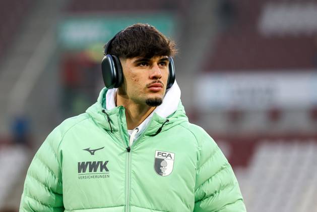 Rodrigo Ribeiro 21 (FC Augsburg), FC Augsburg vs. SC Freiburg, Fussball, 1. Bundesliga, 18. Spieltag, 18.01.2026 DFB regulations prohibit any use of photographs as image sequences and or quasi-video Augsburg Bayern Deutschland