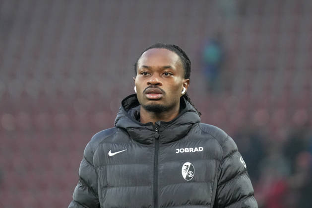 Jordy Makengo (SC Freiburg, 33) , Deutschland, Fussball, 1. Bundesliga, 18.Spieltag, 2025 2026, FC Augsburg vs. SC Freiburg, 18.01.2026, WWK-Arena, Augsburg, Deutschland DFL REGULATIONS PROHIBIT ANY USE OF PHOTOGRAPHS AS IMAGE SEQUENCES AND OR QUASI-VIDEO. Augsburg WWK-Arena Bayern Deutschland Copyright: xArnexAmbergx