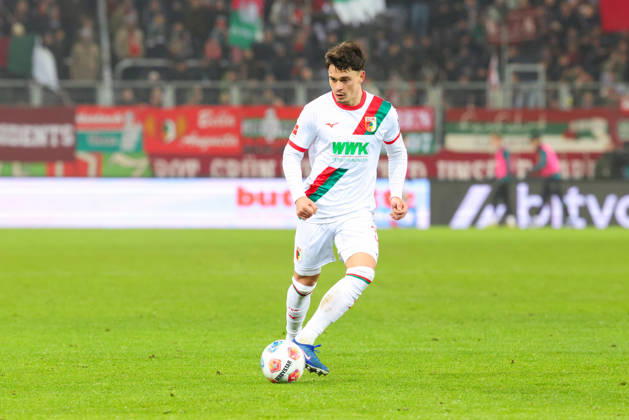 Fabian Rieder (32, FC Augsburg) beim Spiel zwischen FC Augsburg v SC Freiburg, Fußball, Herren, Bundesliga, 2025 2026, 18.Spieltag am 18.01.2026 in Augsburg, WWK-Arena. DFL and DFB regulations prohibit any use of photographs as image sequences and or quasi-video. Bayern Deutschland