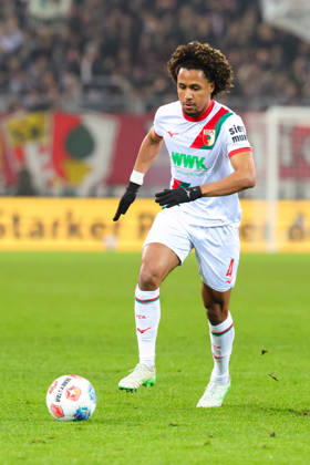 Han-Noah Massengo (4, FC Augsburg) beim Spiel zwischen FC Augsburg v SC Freiburg, Fußball, Herren, Bundesliga, 2025 2026, 18.Spieltag am 18.01.2026 in Augsburg, WWK-Arena. DFL and DFB regulations prohibit any use of photographs as image sequences and or quasi-video. Bayern Deutschland