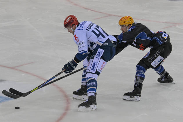 Alexander Karachun (Schwenninger Wild Wings 47) im Angriff , Fischtown Pinguins - Schwenninger Wild Wings, Eishockey, Deutsche Eishockey Liga, DEL, 18.01.2026 Bremerhaven Bremen Deutschland