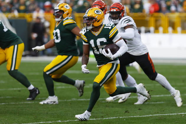 GREEN BAY, WI - OCTOBER 12: Green Bay Packers cornerback Bo Melton (16) returns a kick during a game between the Green Bay Packers and the Cincinnati Bengals at Lambeau Field on October 12, 2025 in Green Bay, WI. (Photo by Larry Radloff Icon Sportswire) NFL, American Football Herren, USA OCT 12 Bengals at Packers EDITORIAL USE ONLY Icon2510125184