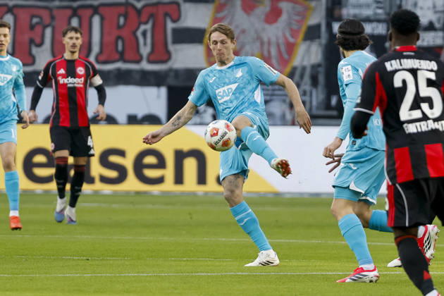 Wouter Burger (TSG Hoffenheim, 18) am Ball , Deutschland, Fussball, 1. Bundesliga, 19.Spieltag, 2025 2026, Eintracht Frankfurt vs. TSG 1899 Hoffenheim, 24.01.2026, Frankfurt am Main Deutsche-Bank-Park Deutschland Copyright: xGrantxHubbsx