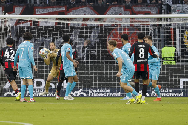 Im Strafraum von TSG Hoffenheim , Deutschland, Fussball, 1. Bundesliga, 19.Spieltag, 2025 2026, Eintracht Frankfurt vs. TSG 1899 Hoffenheim, 24.01.2026, Frankfurt am Main Deutsche-Bank-Park Deutschland Copyright: xGrantxHubbsx