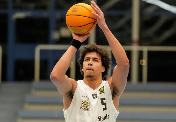 Basketball in Essen ** NUR FÜR REDAKTIONELLE ZWECKE ** EDITORIAL USE ONLY **<p>Benjamin Uzoma von den ETB Miners im Spiel gegen Baskets Juniors TSG Westerstede am 24.01. 2026. Das Spiel endete X:X in der Sporthalle Am Hallo, Ernestinenstraße 57. Michael Gohl FUNKE Foto Services< p> Deutschland Nordrhein-Westfalen Essen Copyright: MichaelxGohl