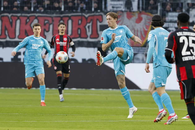 Wouter Burger (TSG Hoffenheim, 18) am Ball , Deutschland, Fussball, 1. Bundesliga, 19.Spieltag, 2025 2026, Eintracht Frankfurt vs. TSG 1899 Hoffenheim, 24.01.2026, Frankfurt am Main Deutsche-Bank-Park Deutschland Copyright: xGrantxHubbsx