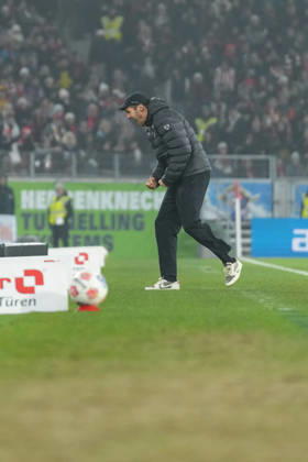 Julian Schuster (SC Freiburg, Trainer) Jubel, Emotionen nach Abpfiff , Deutschland, Fussball, 1. Bundesliga, 19.Spieltag, 2025 2026, SC Freiburg vs. 1. FC Köln, 25.01.2026, Europa-Park Stadion, Freiburg, Deutschland DFL REGULATIONS PROHIBIT ANY USE OF PHOTOGRAPHS AS IMAGE SEQUENCES AND OR QUASI-VIDEO. Freiburg Europa-Park Stadion Baden-Württemberg Deutschland Copyright: xArnexAmbergx