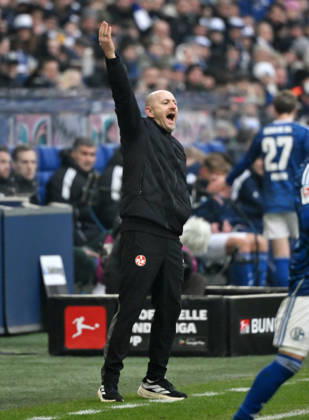 Trainer Torsten Lieberknecht (1. FC Kaiserslautern) 25.01.2026, Fussball 2. Bundesliga, Saison 2025 2026, 19. Spieltag, FC Schalke 04 - 1. FC Kaiserslautern 2:2 DFL regulations prohibit any use of photographs as image sequences and or quasi-video Gelsenkirchen Veltins Arena Nordrhein Westfalen Deutschland