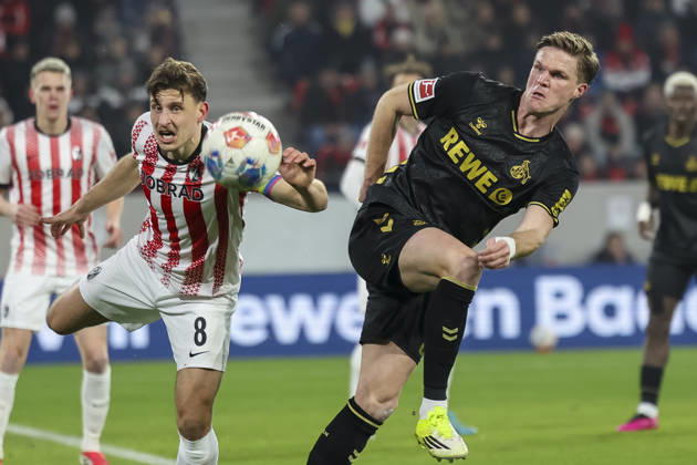 Maximilian Eggestein (SC Freiburg, 08) und Marius Bülter, Bulter (1. FC Köln, 30) im Zweikampf , Deutschland, Fussball, 1. Bundesliga, 19.Spieltag, 2025 2026, SC Freiburg vs. 1.FC Köln, 25.01.2026, Freiburg im Breisgau Europa-Park Stadion Deutschland Copyright: xGrantxHubbsx