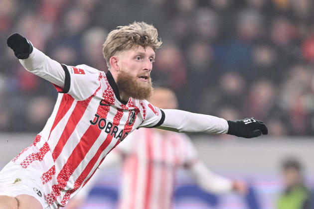 Jan-Niklas Beste (SC Freiburg) Schaut waehrend des spiels der Bundesliga zwischen Club Freiburg und 1. FC Köln, Europa-Park Stadion am 25. January 2026 in Freiburg, Deutschland. (Foto von Harry Langer DeFodi Images) +++ Jan-Niklas Beste (SC Freiburg) Looks on during the Bundesliga match between Sport-Club Freiburg and 1. FC Köln at Europa-Park Stadion on January 25, 2026 in Freiburg, Germany. (Photo by Harry Langer DeFodi Images) DFL regulations prohibit any use of photographs as image sequences and or quasi-video. (Photo by Harry Langer DeFodi Images) DFL regulations prohibit any use of photographs as image sequences and or quasi-video. -
