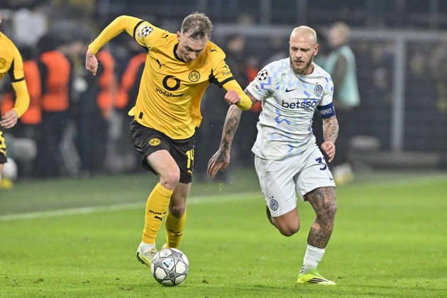 v. li. im Zweikampf Maximilian Beier (Dortmund 14) Federico Dimarco (Inter 32) 28.01.2026 Fussball, Champions League, Borussia Dortmund vs Inter Mailand , Signal Iduna Park, Dortmund,