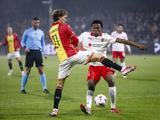 DEVENTER - (l-r) Melle Meulensteen of Go Ahead Eagles and Jean-Baptiste Gorby of Sporting Braga during the UEFA Europa league match between Go Ahead Eagles and Sporting Braga in De Adelaarshorst on January 29, 2026 in Deventer, Netherlands. VINCENT JANNINK ANP UEFA Europa League 2025-2026 xVIxANPxSportx xxANPxIVx 549047761 originalFilename: 549047761