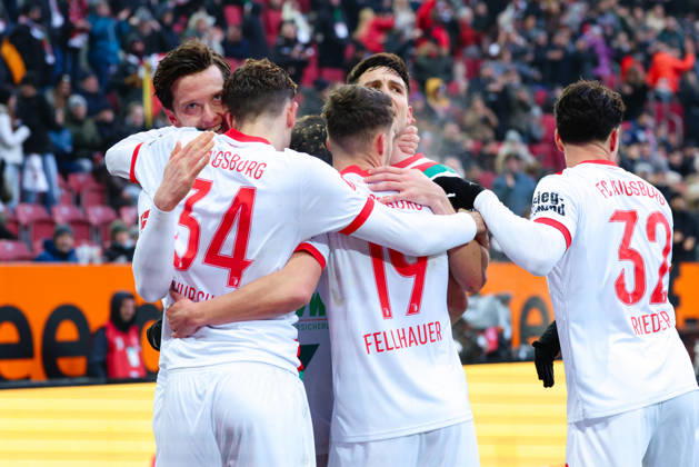 Team (FC Augsburg) Tor zum 1 : 1 beim Spiel zwischen FC Augsburg v FC St.Pauli, Fußball, Herren, Bundesliga, 2025 2026, 20.Spieltag am 31.01.2026 in Augsburg, WWK-Arena. DFL and DFB regulations prohibit any use of photographs as image sequences and or quasi-video. Bayern Deutschland