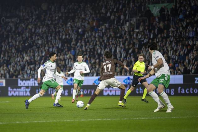 ZWOLLE, 31-01-2026 , MAC3PARK Stadion , season 2025 2026 , Dutch Eredivisie Football , match between PEC Zwolle and Telstar , picture shows PEC Zwolle player Younes Namli Telstar-player Nils Rossen PEC - Telstar x201217086x Copyright:
