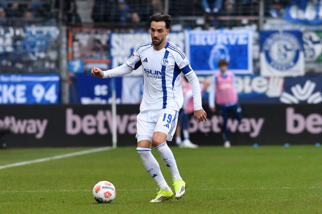 Kenan Karaman (FC Schalke 04) in Aktion, am Ball, Einzelaktion waehrend des Spiels der 2. Bundesliga zwischen VfL Bochum und FC Schalke 04, Vonovia Ruhrstadion am 31. January 2026 in Bochum, Deutschland. (Foto von Ralf Treese DeFodi Images) +++ Kenan Karaman (FC Schalke 04) controls the ball during the 2. Bundesliga match between VfL Bochum and FC Schalke 04 at Vonovia Ruhrstadion on January 31, 2026 in Bochum, Germany. (Photo by Ralf Treese DeFodi Images) (Photo by Ralf Treese DeFodi Images) -