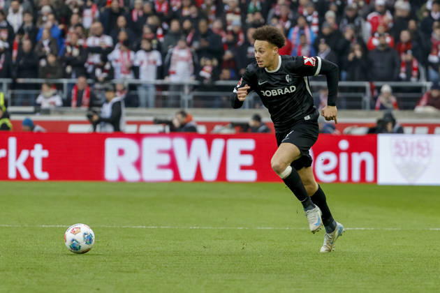 Derry Scherhant (SC Freiburg, 07) am Ball , Deutschland, Fussball, 1. Bundesliga, 20.Spieltag, 2025 2026, VfB Stuttgart vs. SC Freiburg, 01.02.2026, Stuttgart MHP Arena Deutschland Copyright: xGrantxHubbsx