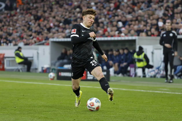 Philipp Treu (SC Freiburg, 29) am Ball , Deutschland, Fussball, 1. Bundesliga, 20.Spieltag, 2025 2026, VfB Stuttgart vs. SC Freiburg, 01.02.2026, Stuttgart MHP Arena Deutschland Copyright: xGrantxHubbsx