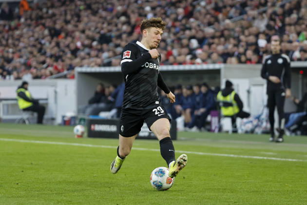 Philipp Treu (SC Freiburg, 29) am Ball , Deutschland, Fussball, 1. Bundesliga, 20.Spieltag, 2025 2026, VfB Stuttgart vs. SC Freiburg, 01.02.2026, Stuttgart MHP Arena Deutschland Copyright: xGrantxHubbsx