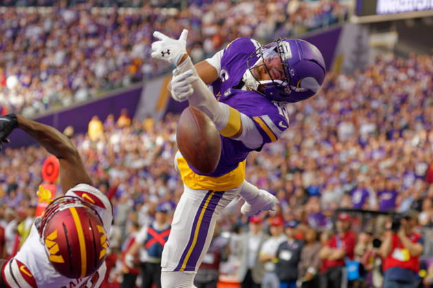 NFL, American Football Herren, USA Washington Commanders at Minnesota Vikings Minnesota Vikings Wide Receiver Justin Jefferson (18) attempting touchdown catch during the NFL regular season game at US Bank Stadium in Minneapolis Minnesota on December 7, 2025. The Minnesota Vikings defeated the Washington Commanders 31-0 (Jeff Scudder Image of Minneapolis Minnesota United States EDITORIAL USE ONLY Copyright: x xJeffxScudderx JeffxScudderx iosphotos388357