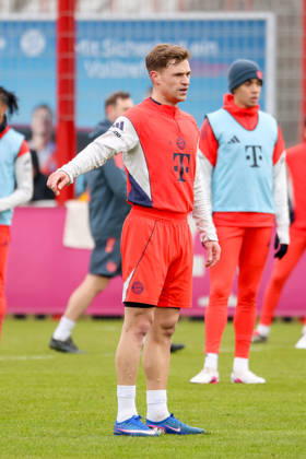 Joshua Kimmich (FC Bayern Muenchen, 06) gestikuliert, GER, Oeffentliches Training, FC Bayern Muenchen, Fussball, Saison 2025 2026, 04.02.2026, GER, Oeffentliches Training, FC Bayern Muenchen, Fussball, Saison 2025 2026, 04.02.2026 Muenchen Copyright: xEibner-Pressefoto JennixMaulx EP_JML