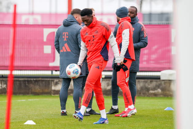 Alphonso Davies (FC Bayern Muenchen, 19) mit Ball, GER, Oeffentliches Training, FC Bayern Muenchen, Fussball, Saison 2025 2026, 04.02.2026, GER, Oeffentliches Training, FC Bayern Muenchen, Fussball, Saison 2025 2026, 04.02.2026 Muenchen Copyright: xEibner-Pressefoto JennixMaulx EP_JML