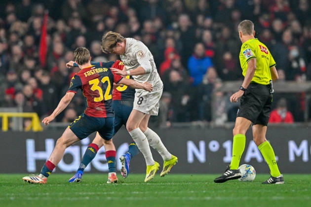 Genoa™s Morten Frendrup fights for the ball with Napoli™s Scott McTominay during the Serie A soccer match between Genoa and Napoli at the Luigi Ferraris Stadium in Genoa, Italy - Saturday, February 07, 2026. - Soccer .  Copyright: xTanoxPecoraro LaPressex