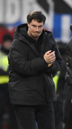 Trainer Coach Merlin Polzin Hamburger SV HSV am Spielfeldrand Gestik Geste Schlussjubel, Freude, Glueck, Jubel klatscht aufmunternd in die Haende, Beifall 1. FC Heidenheim 1846 FCH vs Hamburger SV HSV 07.02.2026 DFL REGULATIONS PROHIBIT ANY USE OF PHOTOGRAPHS AS IMAGE SEQUENCES AND OR QUASI-VIDEO 1. FC Heidenheim 1846 FCH vs Hamburger SV HSV