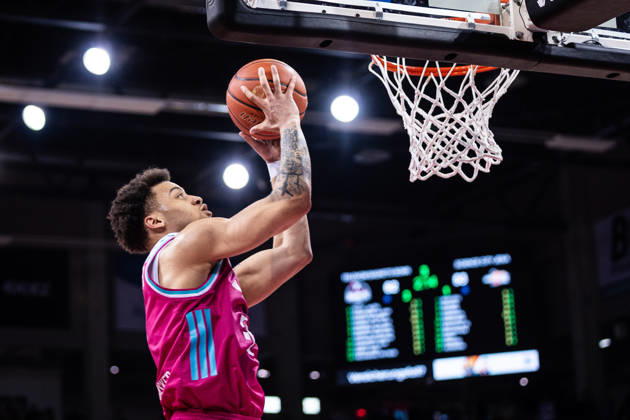 easyCredit Basketball Bundesliga, Telekom Baskets Bonn vs. Science City Jena, 07.02.2026 Alijah Comithier (Telekom Baskets Bonn 2) punktet am Korb -- easyCredit Basketball Bundesliga, Telekom Baskets Bonn vs. Science City Jena, 07.02.2026, Telekom Dome Bonn Copyright: xBEAUTIFULxSPORTS Derixx