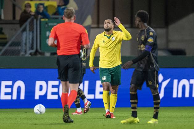 SITTARD , 17-01-2026 , Fortuna Sittard Stadium , season 2025 2026 , Dutch Eredivisie football , match between Fortuna Sittard and Sparta , picture shows Fortuna Sittard player Mo Ihattaren angry at referee Alex Bos Fortuna Sittard - Sparta x201379166x Copyright: