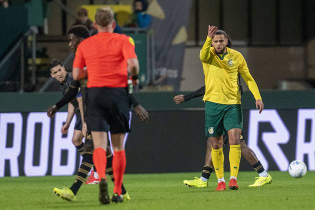 SITTARD , 17-01-2026 , Fortuna Sittard Stadium , season 2025 2026 , Dutch Eredivisie football , match between Fortuna Sittard and Sparta , picture shows Fortuna Sittard player Mo Ihattaren disagreezs with referee Alex Bos Fortuna Sittard - Sparta x201379219x Copyright: