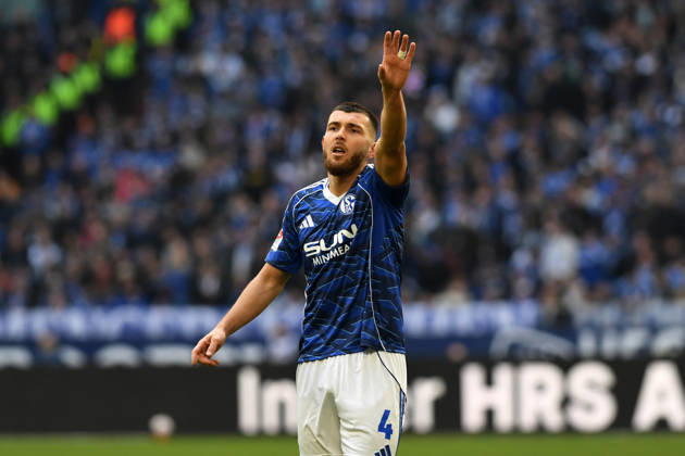 Hasan Kurucay (FC Schalke 04) gestikuliert, gestik waehrend des Spiels der 2. Bundesliga zwischen FC Schalke 04 und SG Dynamo Dresden, Veltins-Arena am 07. February 2026 in Gelsenkirchen, Deutschland. (Foto von Ralf Treese DeFodi Images) +++ Hasan Kurucay (FC Schalke 04) gestures during the 2. Bundesliga match between FC Schalke 04 and SG Dynamo Dresden at Veltins-Arena on February 7, 2026 in Gelsenkirchen, Germany. (Photo by Ralf Treese DeFodi Images) (Photo by Ralf Treese DeFodi Images) -