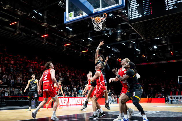 08.02.2026 - Basketball - Saison 2025 2026 - 2. Bundesliga Pro-A - 22. Spieltag: Nürnberg Falcons Basketball Club NBC - Bozic Estriche Knights Kirchheim - ThHa - xthxhax - Tylan Pope (9, Kirchheim Knights ) Christian Feneberg (7, Nürnberg Falcons BC NBC ) zu spät