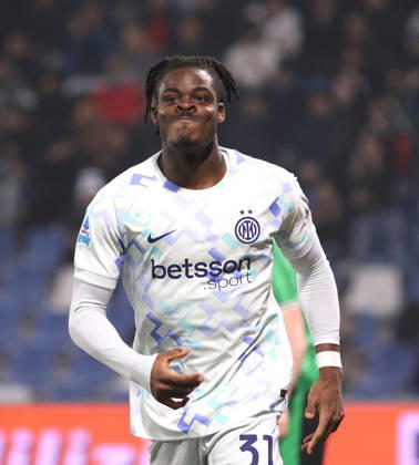 Foto IPP Albano Angilletta Reggio Emilia 08 02 2026 Calcio Campionato di serie A 2025 2026 Sassuolo - Inter nella foto: Yann Bisseck esulta dopo il suo gol del momentaneo 0 a 1 per l Inter Italy Photo Press World Copyright italy ITALY Copyright: xR4924_italyphotopressx