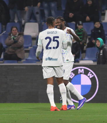 Foto IPP Albano Angilletta Reggio Emilia 08 02 2026 Calcio Campionato di serie A 2025 2026 Sassuolo - Inter nella foto: Marcus Thuram esulta insieme a Manuel Akanji dopoi l gol del momentaneo 0 a 2 per l Inter Italy Photo Press World Copyright italy ITALY Copyright: xR4924_italyphotopressx
