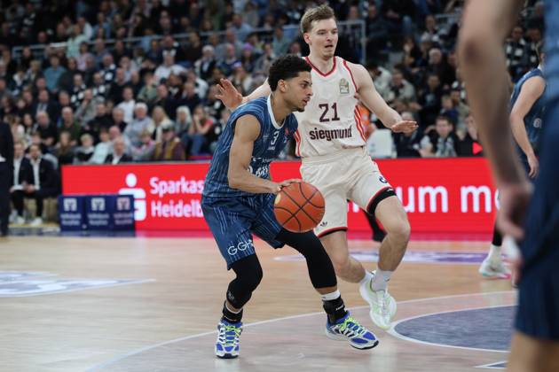 v.li. Kevin McClain (MLP Academics Heidelberg, 03), Justus Hollatz (FC Bayern Muenchen, 21) GER, BBL, MLP Academics Heidelberg vs. FC Bayern Muenchen, easycredit Basketball Bundesliga, 19.Spieltag, Saison, 2025 2026, 08.02.2026 GER, MLP Academics Heidelberg vs. FC Bayern Muenchen, Basketball, easycredit Basketball Bundesliga, 19.Spieltag, Saison, 2025 2026, 08.02.2026 Heidelberg Copyright: xEibner-Pressefoto JoergxHirschx EP_JHH