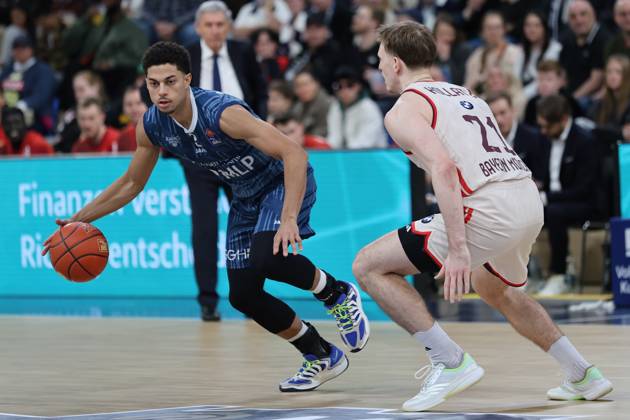 v.li.Kevin McClain (MLP Academics Heidelberg, 03), Justus Hollatz (FC Bayern Muenchen, 21) GER, BBL, MLP Academics Heidelberg vs. FC Bayern Muenchen, easycredit Basketball Bundesliga, 19.Spieltag, Saison, 2025 2026, 08.02.2026 GER, MLP Academics Heidelberg vs. FC Bayern Muenchen, Basketball, easycredit Basketball Bundesliga, 19.Spieltag, Saison, 2025 2026, 08.02.2026 Heidelberg Copyright: xEibner-Pressefoto JoergxHirschx EP_JHH