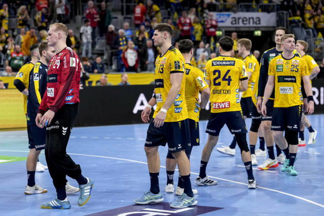 Spieler der Rhein-Neckar-Löwen, enttäuscht über die Niederlage, Enttäuschung nach dem Schlusspfiff, Highlight, Verlierer, verloren, Frustration, disappointed, pessimistisch, 11.02.2026, Mannheim (Deutschland), Handball, Bundesliga, Rhein-Neckar Löwen - THW Kiel