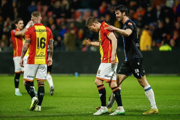 DEVENTER - Alfons Sampsted of Go Ahead Eagles, Lasse Nordas of SC Heerenveen (l-r) during the Dutch Eredivisie match between Go Ahead Eagles and SC Heerenveen at De Adelaarshorst on February 11, 2026, in Deventer, Netherlands. VINCENT JANNINK ANP Eredivisie 2025-2026 xVIxANPxSportx xxANPxIVx 550381358 originalFilename: 550381358