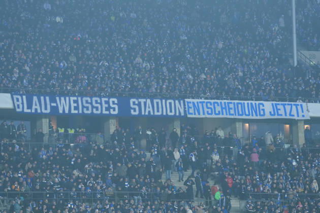 Spruchband der Fans und Ultras auf der Tribüne, Banner, Stadion Entscheidung , Fußball, Viertelfinale, DFB Pokal, 2025 26, Hertha BSC vs. SC Freiburg, 10.02.2026, Olympiastadion Berlin, Berlin, Deutschland DFB REGULATIONS PROHIBIT ANY USE OF PHOTOGRAPHS AS IMAGE SEQUENCES AND OR QUASI-VIDEO. Berlin Olympiastadion Berlin Berlin Deutschland Copyright: xArnexAmbergx