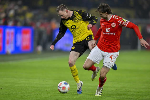 v. li. im Zweikampf Maximilian Beier (Dortmund 14) Stefan Posch (Mainz 4) 13.02.2026 Fussball Borussia Dortmund vs 1. FSV Mainz 05, Signal Iduna Park, Dortmund, DFB DFL REGULATIONS PROHIBIT ANY USE OF PHOTOGRAPHS AS IMAGE SEQUENCES AND OR QUASI-VIDEO