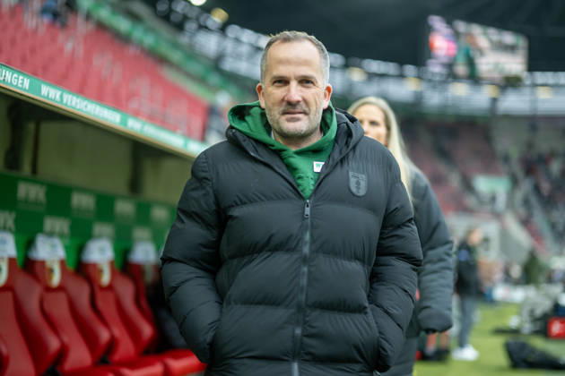 Manuel Baum (FC Augsburg, Chef-Trainer), GER, FC Augsburg vs. 1. FC Heidenheim, Fussball, Bundesliga, 22. Spieltag, Spielzeit 2025 2026, 15.02.2026, DFL DFB REGULATIONS PROHIBIT ANY USE OF PHOTOGRAPHS AS IMAGE SEQUENCES AND OR QUASI-VIDEO, GER, FC Augsburg vs. 1. FC Heidenheim, Fussball, Bundesliga, 22. Spieltag, Spielzeit 2025 2026, 15.02.2026 Heidenheim Copyright: xEibner-Pressefotox EP_EER