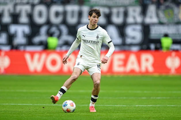 Philipp Sander (Borussia Mönchengladbach, 16) am Ball,, GER, Eintracht Frankfurt vs. Borussia Mönchengladbach, Fussball Bundesliga, 22. Spieltag, Saison 2025 2026, 14.02.2026. DFL regulations prohibit any use of photographs as image sequences and or quasi-video GER, Eintracht Frankfurt vs. Borussia Mönchengladbach, Fussball Bundesliga, 22. Spieltag, Saison 2025 2026, 14.02.2026 Frankfurt am Main Copyright: xEibner-Pressefoto FlorianxWiegandx EP_FWD