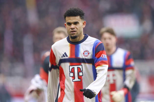 Luis Diaz (FC Bayern München) schaut waehrend des Spiels der Bundesliga zwischen SV Werder Bremen und FC Bayern München, Weserstadion am 14. February 2026 in Bremen, Deutschland. (Foto von Oliver Kaelke DeFodi Images) +++ Luis Diaz (FC Bayern München) looks on during the Bundesliga match between SV Werder Bremen and FC Bayern München at Weserstadion on February 14, 2026 in Bremen, Germany. (Photo by Oliver Kaelke DeFodi Images) DFL regulations prohibit any use of photographs as image sequences and or quasi-video. (Photo by Oliver Kaelke DeFodi Images) -