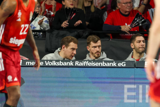 Rokas Jokubaitis (FC Bayern Basketball, 31) mit Andreas Obst (FC Bayern Basketball, 13) und Stefan Jovic (FC Bayern Basketball, 16), GER, FC Bayern Basketball vs. Skyliners Frankfurt, Basketball, easycredit Basketball Bundesliga, 21. Spieltag, Saison 2025 2026, 17.02.2026, GER, FC Bayern Basketball vs. Skyliners Frankfurt, Basketball, easycredit Basketball Bundesliga, 21. Spieltag, Saison 2025 2026, 17.02.2026 Muenchen Copyright: xEibner-Pressefoto JennixMaulx EP_JML