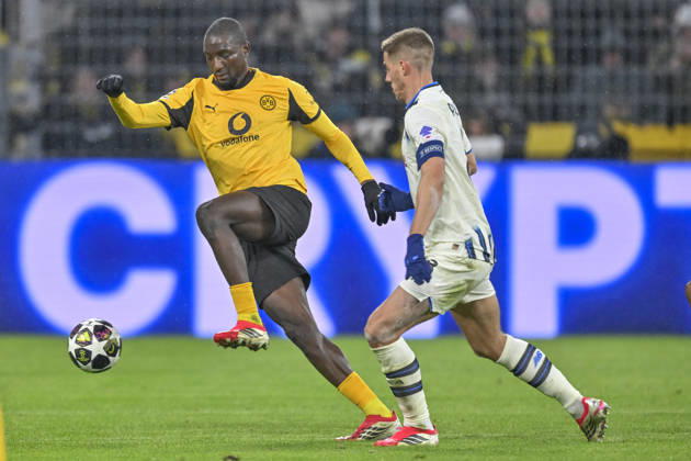 v. li. im Zweikampf Serhou Guirassy (Dortmund 9) Mario Pasalic (Atalanta 8) 17.02.2026 Fussball, Champions League, Borussia Dortmund vs Atalanta Bergamo , Signal Iduna Park, Dortmund,