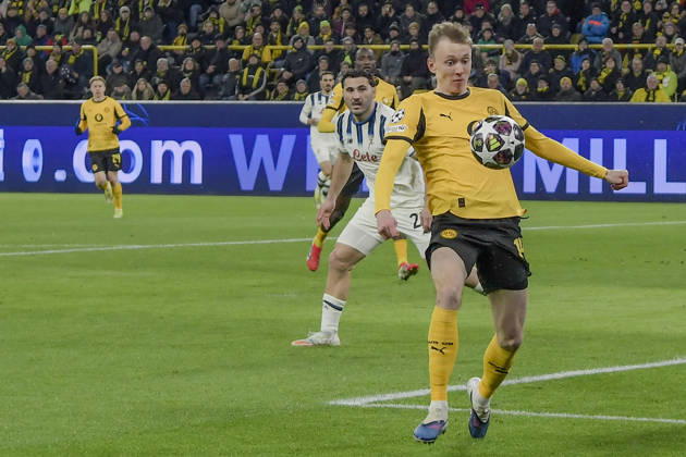 Strafraumszene Torchance von Maximilian Beier (Dortmund 14) 17.02.2026 Fussball, Champions League, Borussia Dortmund vs Atalanta Bergamo , Signal Iduna Park, Dortmund,